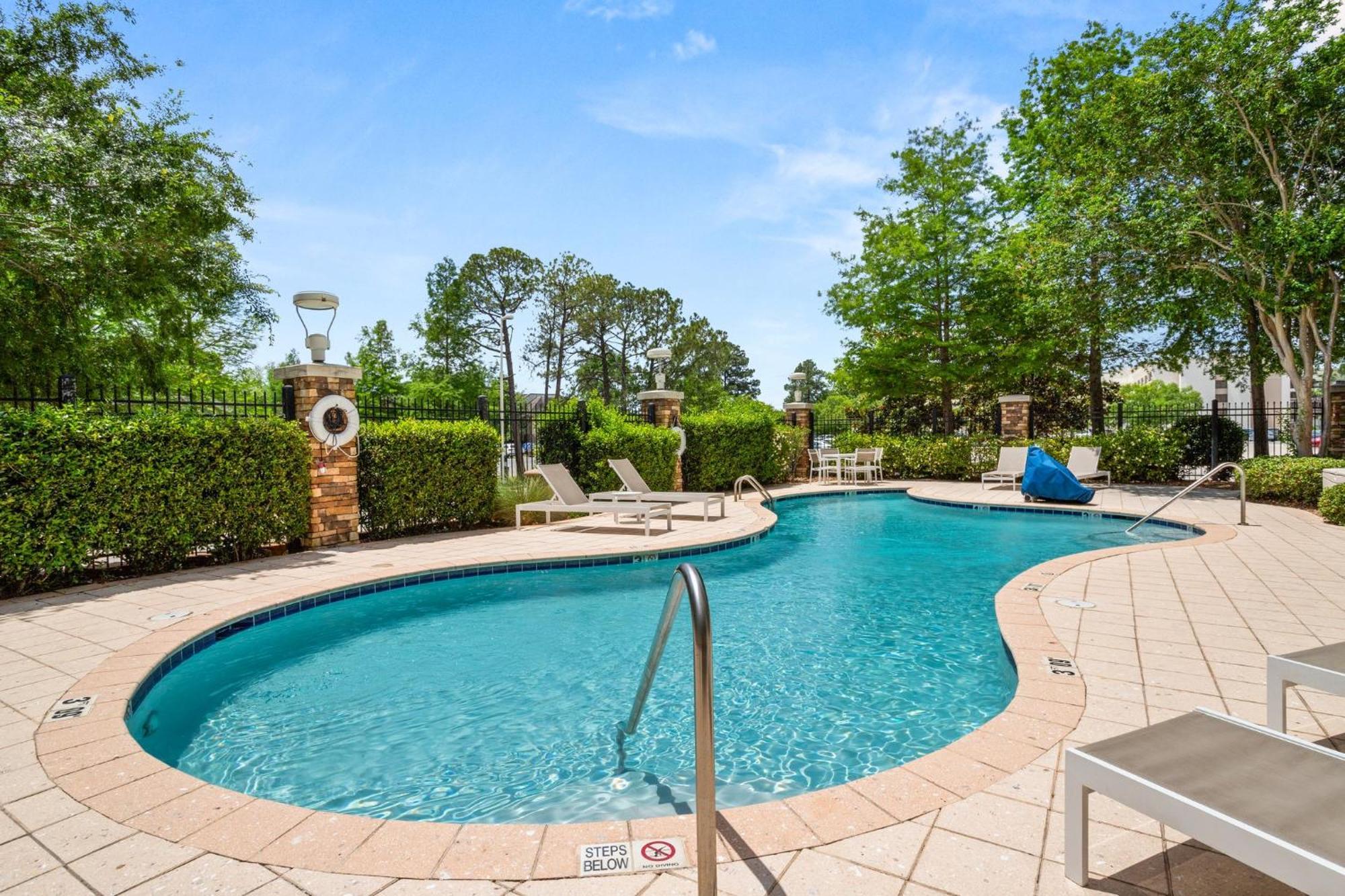 Holiday Inn Baton Rouge College Drive I-10 By Ihg Exterior foto
